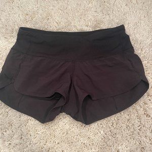 Lulu Lemon Speed Up Mid-Rise Lined Short 4" in black size 4